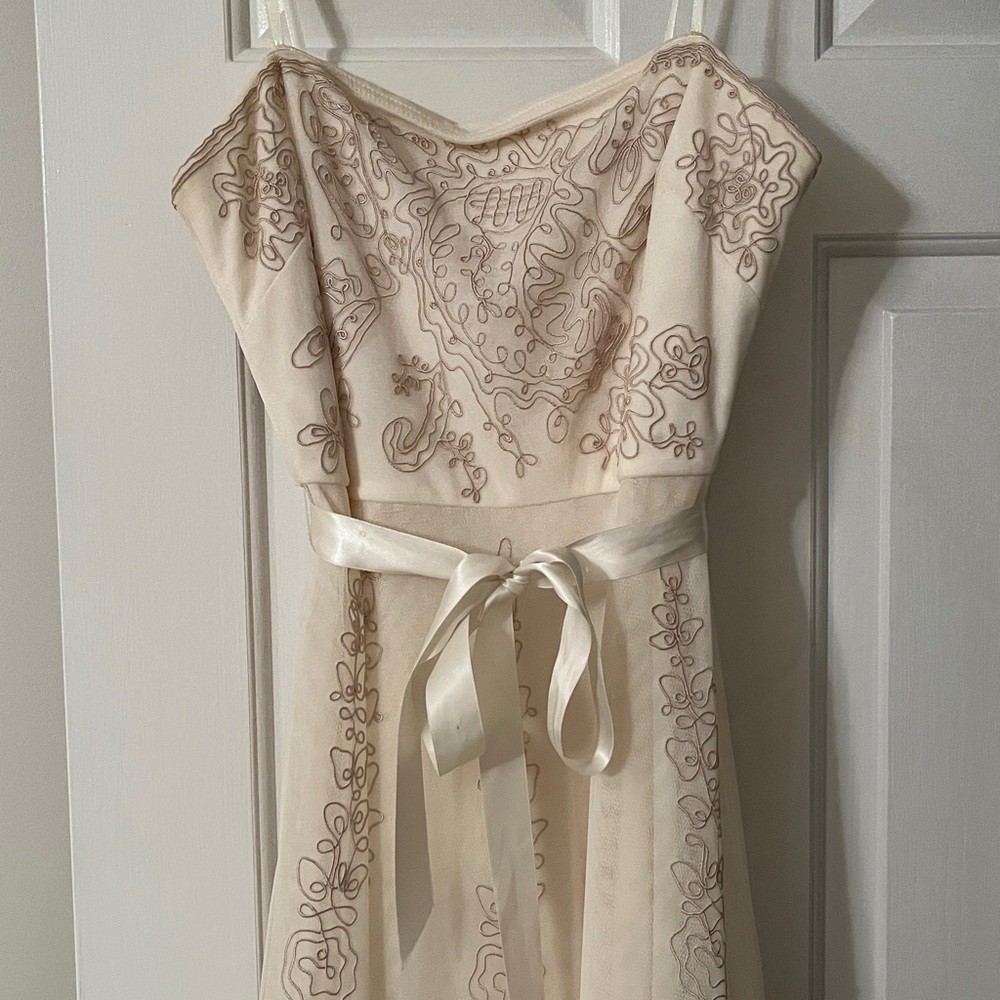BCBGMaxAzria Strapless Ivory Dress with Embroidery - Women’s Small size 4-6 - Picture 8 of 8